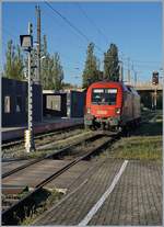 Nach der Ankunft mit ihrem NighJet rangiert die ÖBB 1116 091 in Bregenz.