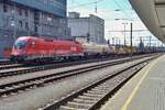 Gleisbauzug mit 1116 142 steht am 8 Mai 2018 in Linz Hbf.