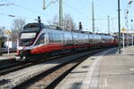 4024 133 und 4024 081 der BB mit Ziel Schruns/Bludenz beim Verlassen des Bahnhofs Lindau Insel (ehemals Lindau Hbf) am 24.3.21