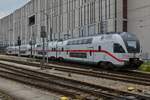 Nach einem kurzen Halt verlsst DB Triebzug 4010 117 CH- DB, Mecklenburgische Ostseekste, in Leerfahrt den Wiener Westbahnhof.