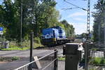 Am B� Viehgasse in Osterath kommt die 2000 090 der WLC gen B�singhoven gefahren am 23.9.2026