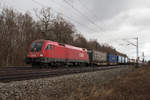 Wenige Minuten vor einem kräftigen Graupelschauer passierte am 24.02.17 die 1016 021-8 als mit ihrem KLV-Zug in Richtung München die Ortschaft Zorneding.