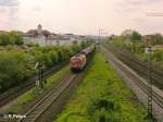 1116 016-5 durchfhrt regensburg mit ein kurzen gedeckten Gterzug.