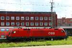 ÖBB 1016 021-9 versteckte sich dann am Bremer Hbf zwischen einigen Dosto Wagen. Bremen 11.06.2022