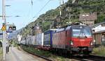 br-1-293-vectron-ms/858898/oebb-1293-071-7-revmmal090420-mit-dem ÖBB 1293 071-7 REV/MMAL/09.04.20 mit dem EKOL-KLV aufgenommen in Kaub. 08.08.2024