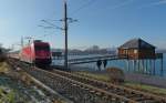 Internationales Bahn-/Landschaftsbild - Schweizer Berge, österreichische Bahnlinie und deutscher Zug.