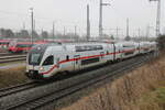 IC 2274 von Dresden nach Warnemnde bei der Einfahrt im Rostocker Hbf.07.01.2023