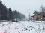 277 005 und 182 523 mit einem Containerzug aus Wiesau nach Hof und dann weiter nach Hamburg bei der druchfahrt in Roßlau. 11.01.17