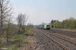 ER20-01 zieht bei Schönfeld den Wiesau Containerzug nach Hof und weiter nach Hamburg.