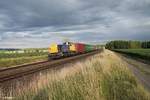 277 003-0 zieht den Wiesau - Hamburg Containerzug bei Oberteich bis Hof.