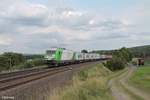 ER20-01 zieht bei Großschlattengrün den Wiesau Containerzug bis nach Hof.