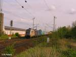 ES64 U2 035 durchfhrt Obertraubling mit ein Containerzug.