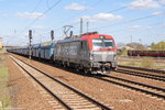 PKP Vectron EU46-505 (5370 017-3) mit einem PKP Cargo Falns Ganzzug in Berlin-Schönefeld Flughafen und fuhr weiter in Richtung Glasower Damm. 22.04.2016