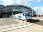 5370 004 fhrt aus dem Berliner Hauptbahnhof aus.