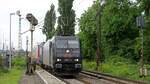 Cargounit PL 186 929/ 370 041-3 durchfährt den Bahnhof Rheinhausen-Ost mit einem Containerzug am Haken nach Süden 10.06.2022 