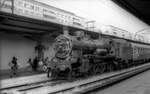 Meine erste in Rumänien fotografierte Lok war der P8 Nachbau von Resita CFR 230 069 , aufgenommen im Bahnhof Bucuresti Nord am 26.7.1969