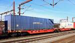 Containertragwagen-Einheit der Gattung Sggmrs715 registriert unter 33 53 4953 003-0 RO-DBSR, Pattburg 13.03.2022