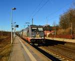 Hectorrails 241.005-6  Solo  rollt hier mit einem Misch KLV über Gleis 3 durch Schleswig. 02.02.2013