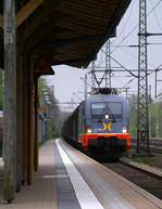 br-242-es64u2-/565869/dispohectorrail-182-502-5242502-zurg-rauscht-hier DISPO/Hectorrail 182 502-5/242.502 'Zurg' rauscht hier mit dem DGS 45684 aus Dortmund durch Schleswig. 23.04.2014