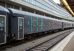 Der SJ Bistro- und Familienwagen 5301 der Gattung RB7, S-SJ 50 74 85-73 391-2, der SJ (Statens Jrnvgar AB, ehemaligen schwedische Staatsbahnen), ex SJ BFS9A 530, am 21 Mrz 2019 eingereiht in einem