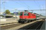 SBB Re 4/4 II 11205 mit einem IR von Brig nach Genve in Morges.