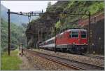 Die SBB Re 4/4 II 11114 mit einem IR kurz nach Faido.