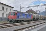 Die SBB Re 4/4 II 11288 (UIC Re 420 91 85 4420 288-3 CH-SBBC) wartet in Martigny auf die Weiterfahrt in Richtung St-Maurice.