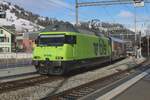 Von Spiez kommend, treft BLS 465 018 mit der umspurbarer MOB-Panoramic Expresss in Zweisimmen ein am 1.