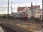 SBB Re 482 mit einem Gterzug beim vorbei fahren am Bahnhof Halle Saale Hbf am 15.2.14