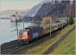 Die recht gepflegte SBB Cargo Re 620 013-3 bei ungnstigen Lichtverhtlnissen vor dem Hintergrund des Chteau de Chillon.