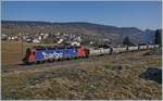 Die SBB Re 6/6 11610 (Re 620 010-9)  Spreitenbach  bringt etliche leere Fans-u Wagen als Gterzug 69701 von Lausanne-Triage nach Le Brassus und konnte hier bei Les Charbonnires mit dem Hintergrund