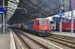Die SBB Re 6/6 11674 (Re 620 074-5) wartet mit ihrem  Spaghetti  Zug in Lausanne auf die Abfahrt.
17. Okt .2025