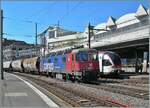 Die SBB Re 6/6 11671 (Re 620 071-1) Othmarsingen wartet mit ihrem  Spaghetti -Zug nach Torino in Lausanne auf die Weiterfahrt. 

30. April 2025