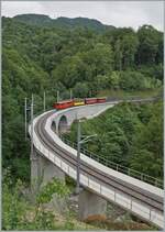 Das  Festival Suisse de la vapeur  (Schweizer Dampffestival 2025) begeistert zumindest mich auch immer wieder mit eklektisch betriebenen Zügen wie z.B. hier dem Bernina Bahn RhB ABe 4/4 I N° 35 mit dem Riviera Belle Epoque Zug von Chaulin nach Vevey, welcher den frisch sanierten Baye de Clarens Viadukt überquert.

8. Juni 2025