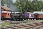 Von der Güterrampe ein Blick über die Gleise in Le Pont, wo das Das CTVJ (Compagnie du Train à Vapeur de la Vallée de Joux) Tigerli E 3/3 8494 (UIC 90 85 0008 494-6) der SLM mit