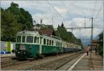 100 Jahre BLS: Der Be 4/4  Wellensitich  mit einem Pendelzug beim Halt in Ausserberg.