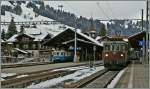 MOB ABDe 8/8 4002 und BLS Re 4/4 192 in Zweisimmen.