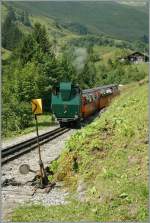 BRB Dampfzug erreicht die Zwischenstation Planalp.