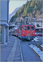 In Göschenen wartet ein MGB De 4/4 mit seinem Pendelzug auf die Abfahrt in Richtung Andermatt. 

21. Jan. 2025 