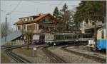 Auch die Rochers de Naye Bahn gehrt zur MOB Groupe (GoldenPass)   Hier der Bahnhof Glion am 23.