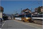 Ein MOB Panoramic Zug verlässt Chernex Richtung Montreux.