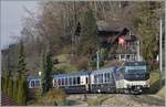 Die MOB Ge 4/4 8004 ist mit ihrem GolenPass Express GPX 4065 von Interlaken Ost nach Montreux bei Chernex unterwegs und somit schon fast am Ziel der Fahrt.