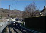 Ein CEV MVR Regionalzug verlässt die neue Station Vevey Vignerons in Richtung Blonay.