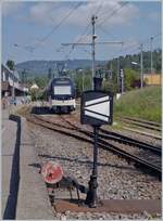 Ein Blick von der Einfahrweiche Seite Chamby auf den Bahnhof von Blonay mit dem im Hintergrund auf den nächsten Einsatz wartenden CEV MVR ABeh 2/6 7508.