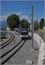 Der CEV MVR ABeh 2/6 7503  Blonay-Chamby  verlässt den neu gestalteten Bahnhof von St-Légier Gare.