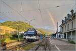 Vor dem Hintergrund eines schönen Regenbogens wartet der CEV MVR ABeh 2/6 7507 auf die baldige Abfahrt.