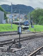 Der CEV MVR ABeh 2/6 7504  Vevey  erreicht als R35  von Les Pléiades kommend den Bahnhof von Blonay.