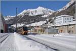 Blick auf den Bahnhof von Airolo mit dem hier haltenden SOB RABe 526 216 der auf dem Weg nach Locarno ist. 

21. Jan. 2025