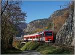 Ein TMR Region Alpes RABe 525  NINA  auf dem Weg nach Martigny bei Sembrancher.