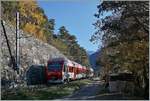 Ein TMR Region Alpes RABe 525  Nina  ist bei Sembrancher auf dem weg in Richtung Martigny.